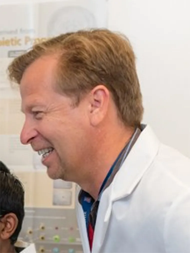 Dr. Kurt Gustin